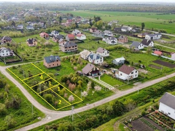 Продається кутова ділянка в м.Стрий загальною площею 32 сотки. Стрий