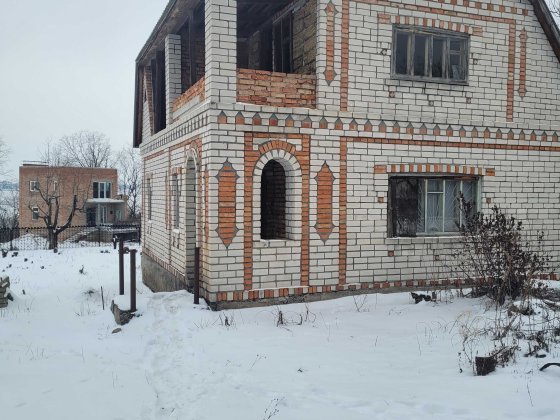 Приватизована земельна ділянка з будиночком