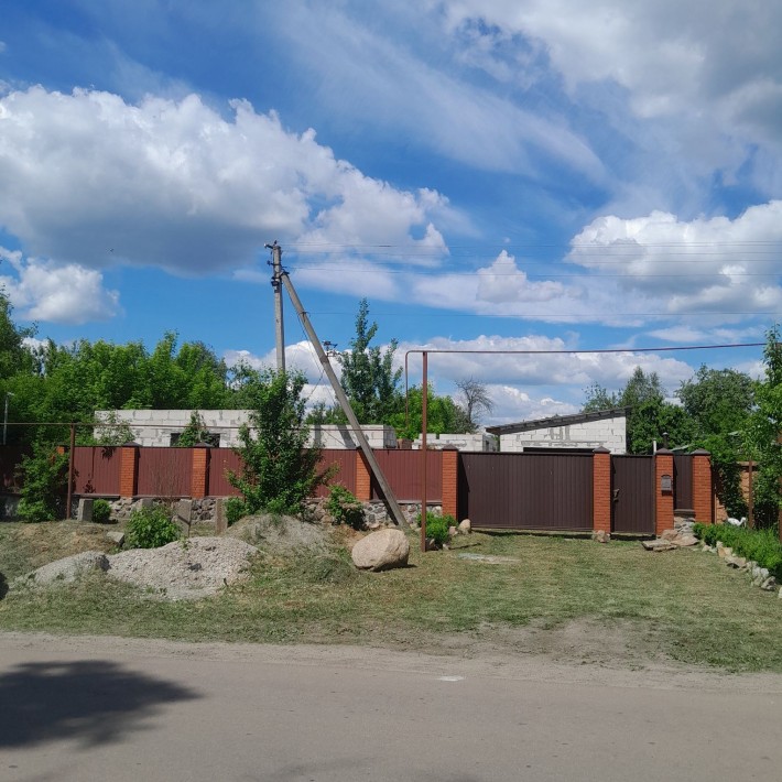 Продам участок с гаражом 6 соток - фото 1