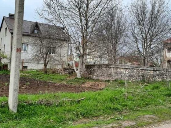 Продається приватизована земельна ділянка з розпочатим будівництвом Бар