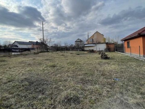 (3) Продам земельну ділянку в с. Березина 1736 Березина
