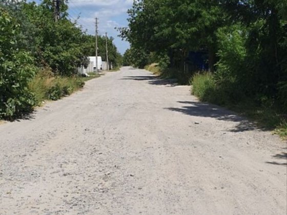 Продаж земельної ділянки під житлову забудову Щітки