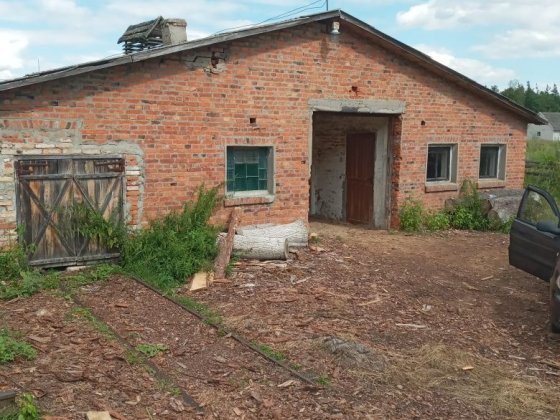 Продається земельна ділянка з будівлею телятника. Свитязь