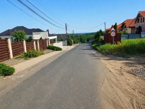 11  сотин,  р-н в. Джерельної , фасад 30 м, мож під  котеджі Сторожница