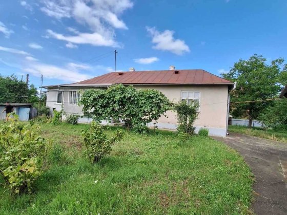 Продаж  Земельна ділянка з будинком в центрі с Вовчинець Вовчинець