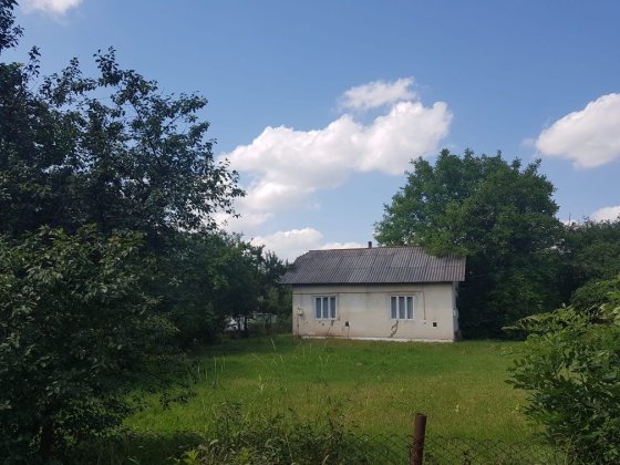Ділянка з хатою біля Івано-Франківська