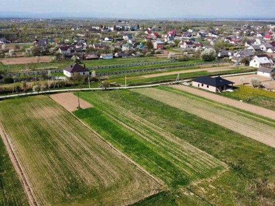 Продаж земельної ділянки Черніїв, 24 сот. с/г, світло, газ, новобудови