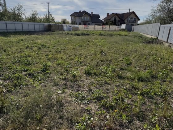 Власник Продам земельну  ділянку в Клузові під забудову Клузев