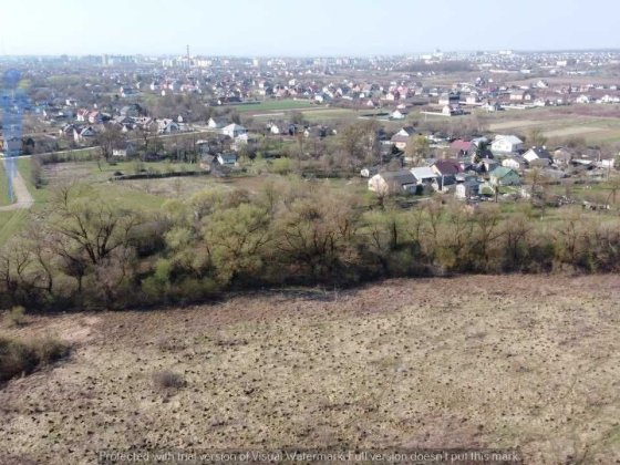 Продається ділянка 35 сотих під забудову. Клузів. Пасічна. Місто. Електроенергія 30 кВт .Газ Каналіз