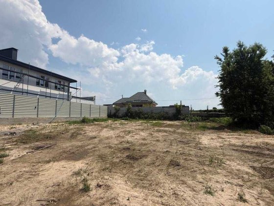 Ділянка 10 соток в Білогородці, комунікації поруч, зручний виїзд до Киева. Білогородка