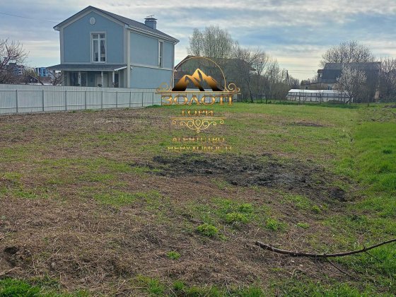 Ділянка 10 сот у Ходосівці - центр, вул. Жовтнева, комунікації поруч Ходосівка