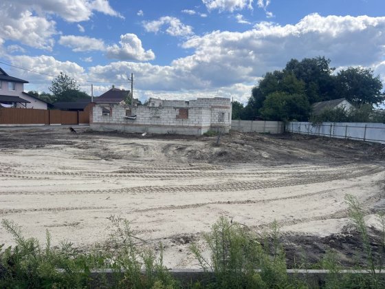 Кутові 13,5 соток з фундаментом і світлом вул.Українська Гнідин Гнедин Гнедин