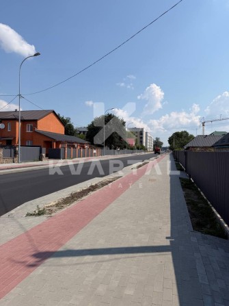 Фасадна ділянка 22 соток в Бородянці по вулиці Центральній! Мінімальне оформлення! - фото 1