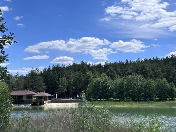 Ділянка з озером, біля лісу с.Блиставиця. В мальовничому місці Блиставица