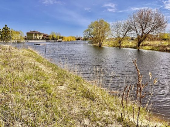Зазимя,продаж 15сот на першій лінії від Десни Зазим'я