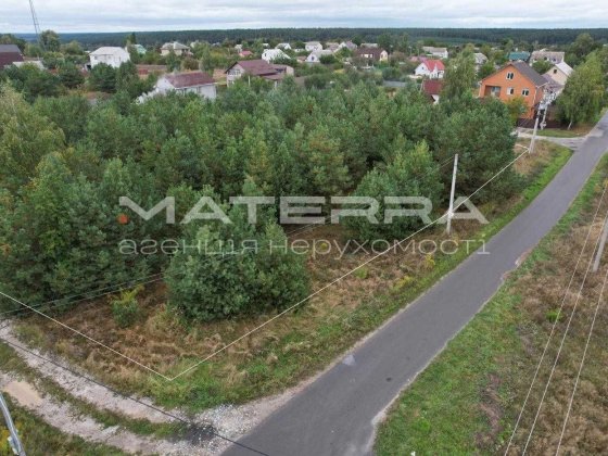 Малютянка - Глеваха Продаж ділянки зі світлом та соснами Малютянка