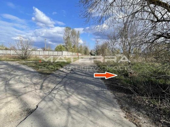 Продаж трьхфасадної ділянки 40 соток комерційного призначення. Малютянка