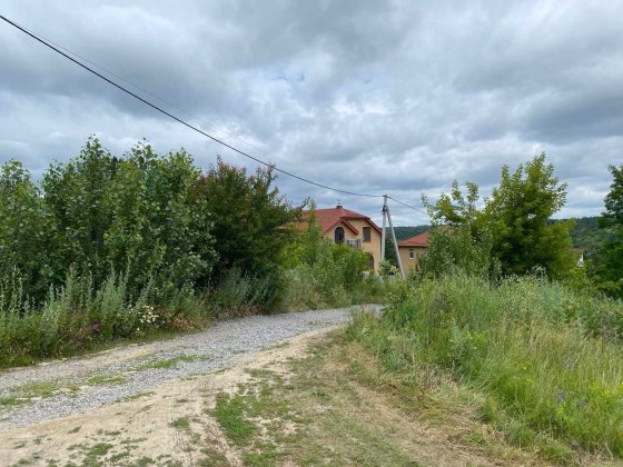 Нові Безрадичи,під забудову, від 8 соток.свтло, газ поруч, асфальт Новые Безрадичи