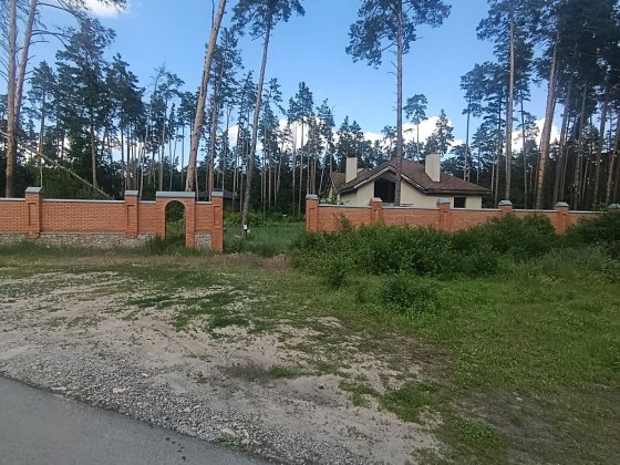 Ексклюзивна фасадна земельна ділянка 25 соток під комерцію, с. Плюти
Локація: Обухівський район, с.  Плюти