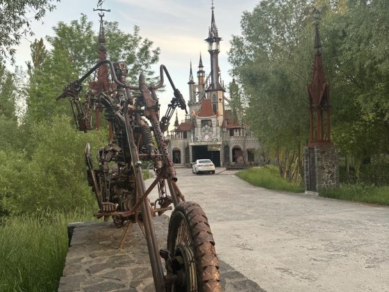 Земля в с.Шпитьки. Поряд річка та Вікторія Філмс Студіо Шпитьки