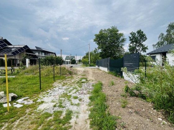 Термін. С.Конопниця ділянка 11соток Конопниця