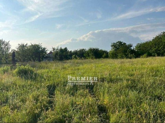 У продажу земельна ділянка 6 соток. Молодежное
