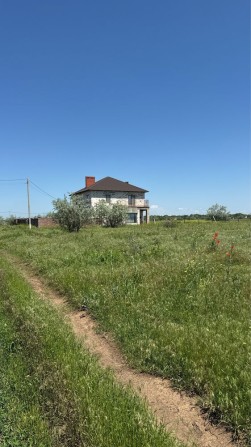 Участок 10 соток, свет и вода вдоль, село Красноселка, улица Радужная - фото 1
