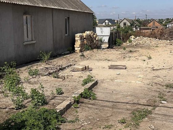 Продам участок с ветхим строением в Красноселке Красносілка