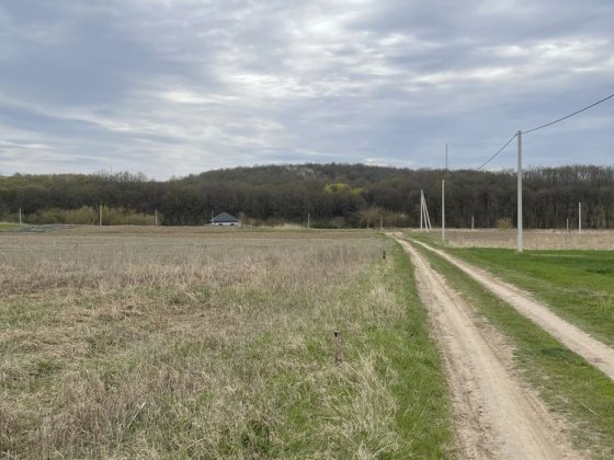 Рівна земельна ділянка в красивому місці під забудову район Колоденка(торг умісний) (Молодіжна) Колоденка