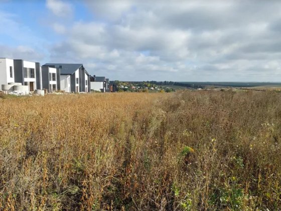 Продаж земельної ділянки під житлову забудову, 20 соток