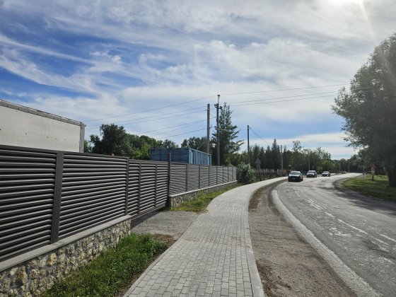 Продаж ділянки під комерційну діяльність, добра локація
