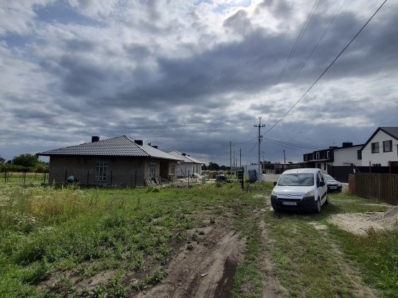 Продається ділянка земельна  під  забудову