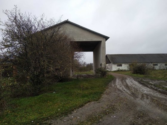 Комплекс нежитлових приміщень в Садках на 11.5Га.