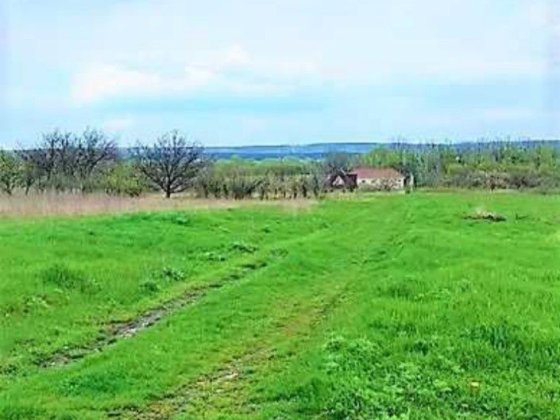 Продам земельный участор 15 соток под застройку посёлок Коротич! Рядом с учвстком вода, газ по улице Коротич