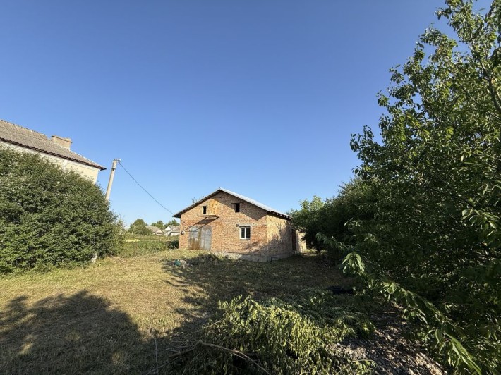 Продам земельну ділянку під забудову з розпочатим будівництвом + суміжну ділянку м.Волочиськ - фото 1