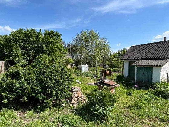 Продаж земельної ділянки зі скважиною та господарськими спорудами  в с.Дубіївка.