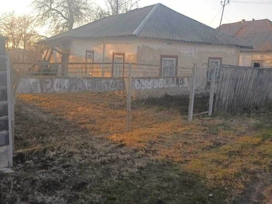 Продам земельну ділянку з аварійною хатиною.Нова Басань, Л.Українки,58 Нова Басань