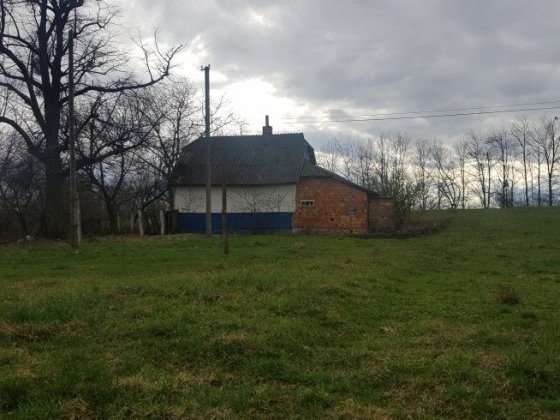 Продам земельну ділянку з будинком