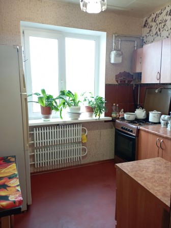 Продам 3-ком Левый Берег 10мкр без долгов, не угловая. Срочно - фото 1