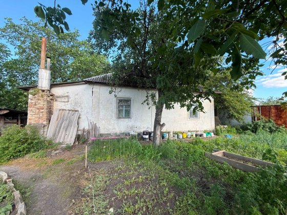 Місто Київ, селище Троєщина. Земельна ділянка під забудову 10 + 14 соток з будинком і комунікаціями Киев