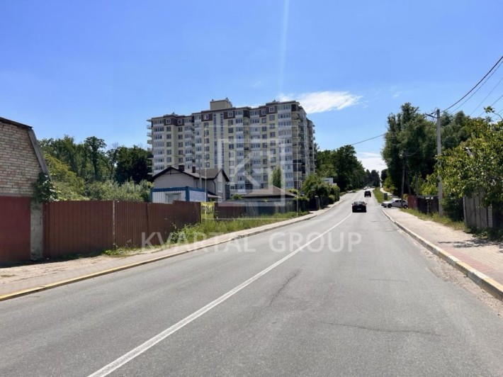 Продам ділянку під Будівництво . Центральна частина , поруч всі комунікації . Газ . 7000 дол за сотк - фото 1
