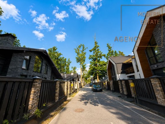 Остання ділянка 10 соток у Бучі | КМ  Park Residenсе | Сосни та дуби | Усі центральні комунікації Буча