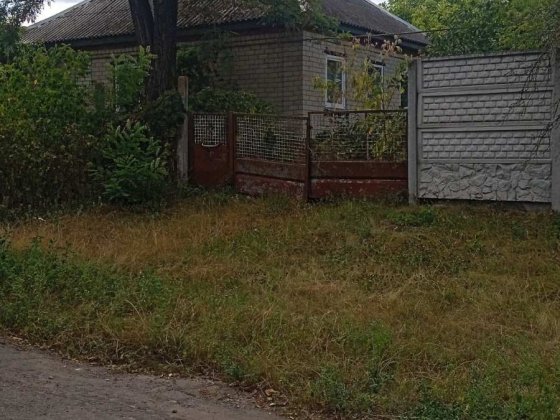 Продам приватизовану земельну ділянку разом з будинком. Кременчук