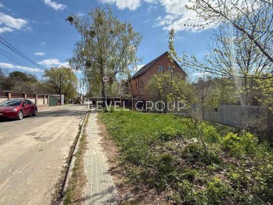 Київ .Пропонується до продажу перспективна земельна ділянка 17 соток. Голосіївський район, вул. Квіт Киев