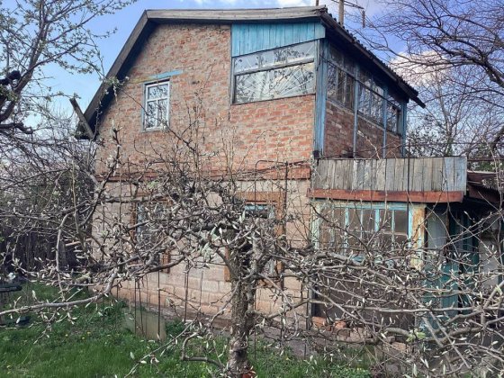 Продається дача в Центрально Міському районі ( зупинка Балхаська)в дачному кооперативі «Росинка 2» Кривий Ріг