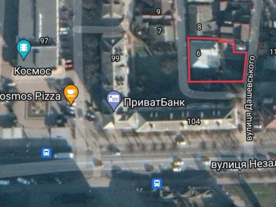 Продам земельну ділянку з багатоквартирним будинком.