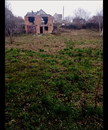 Участок з будинком біля річки - фото 1