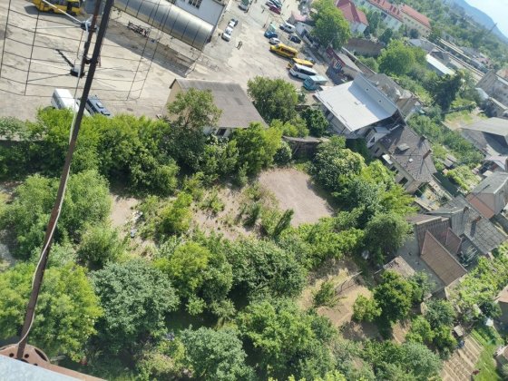 Земельна ділянка за парканом центральної автостанції, всі комунікації, доступ до ділянки з двох стор