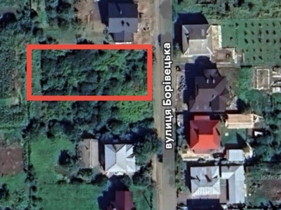 Захаращена ділянка в ТОП-локації Черновцы