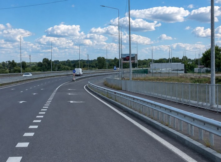 Оренда фасадної торгової площадки . Перша лінія ! - фото 1